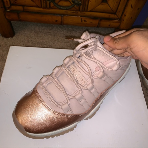 jordan retro 11 womens rose gold